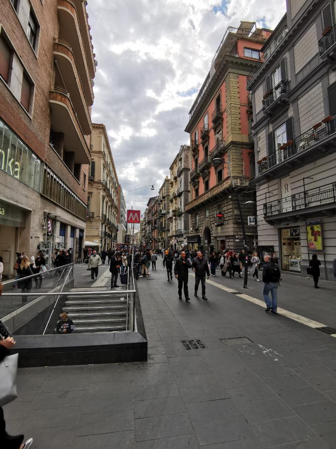 Appartamento Napoli Centro via Toledo Esterno foto